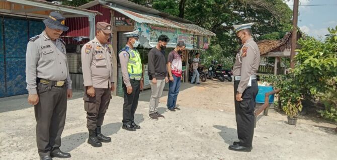 Polsek Tualang Laksanakan Pengamanan di Kp. Pinang Sebatang Tempat Diadakan Mandi Balimau